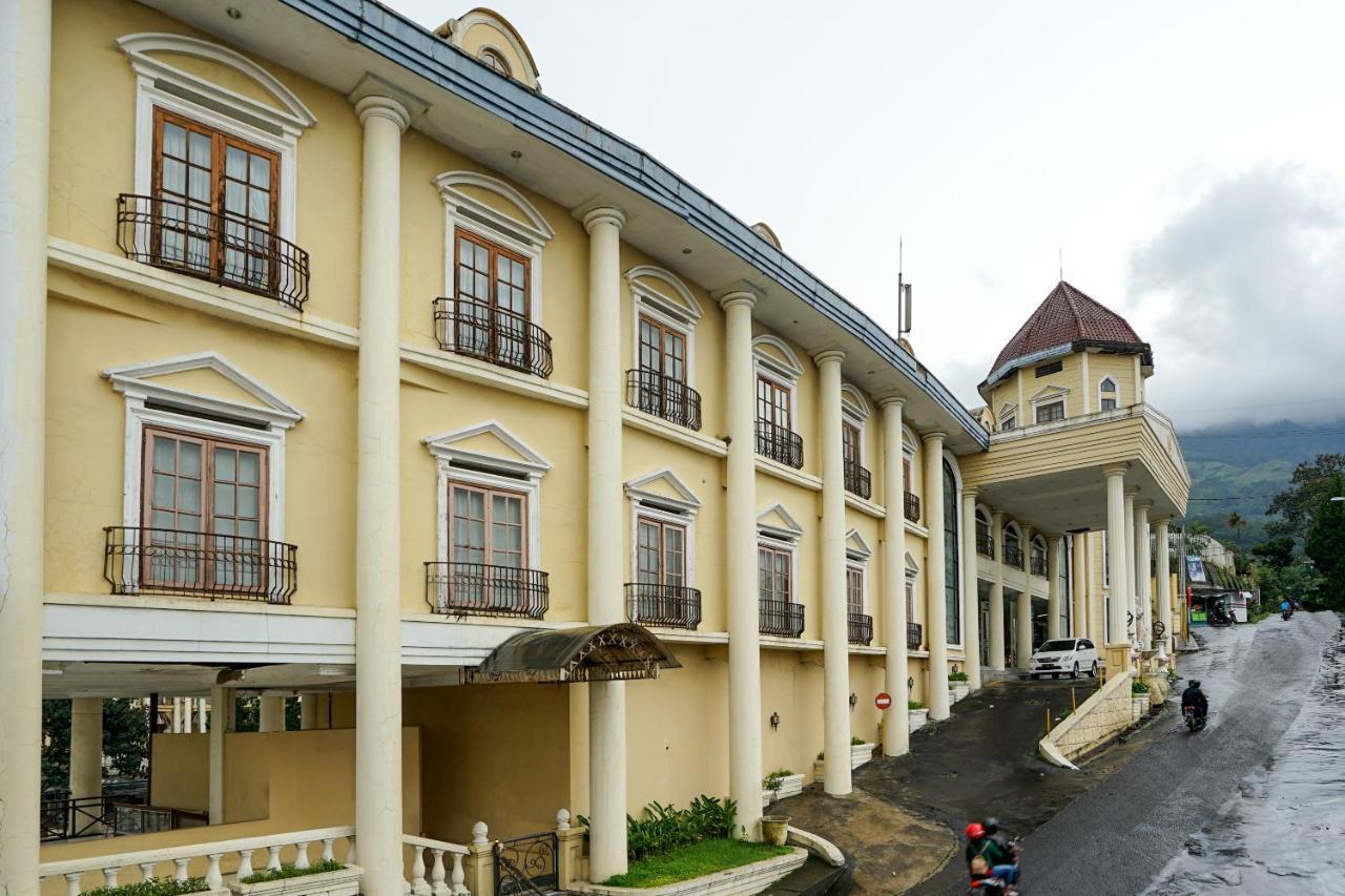 Oyo 395 Tretes Raya Hotel Prigen Eksteriør billede
